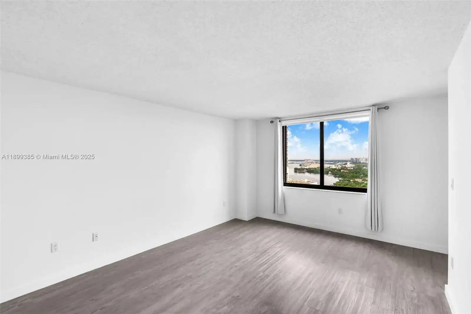 2333 Brickell Ave, Miami FL 33129 photo 5