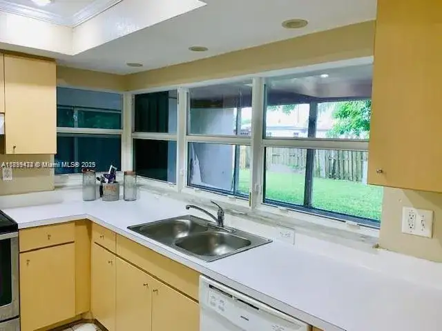 6720 NW 28th St, Sunrise FL 33313 photo 2