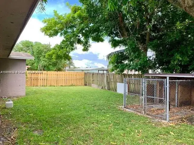 6720 NW 28th St, Sunrise FL 33313 photo 4