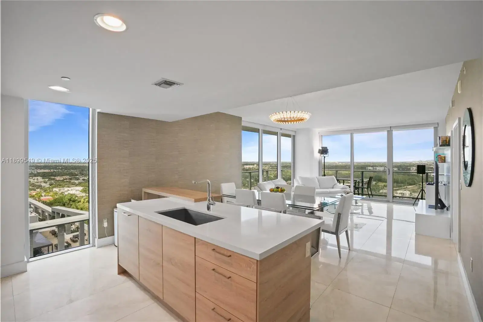 16385 Biscayne Blvd, North Miami Beach FL 33160