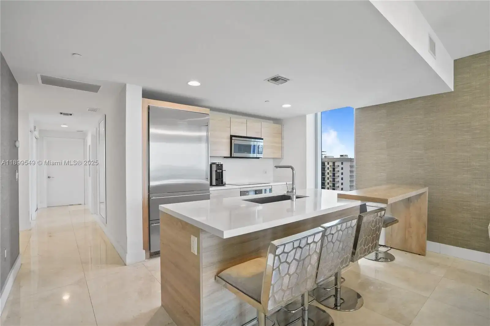 16385 Biscayne Blvd, North Miami Beach FL 33160 photo 2