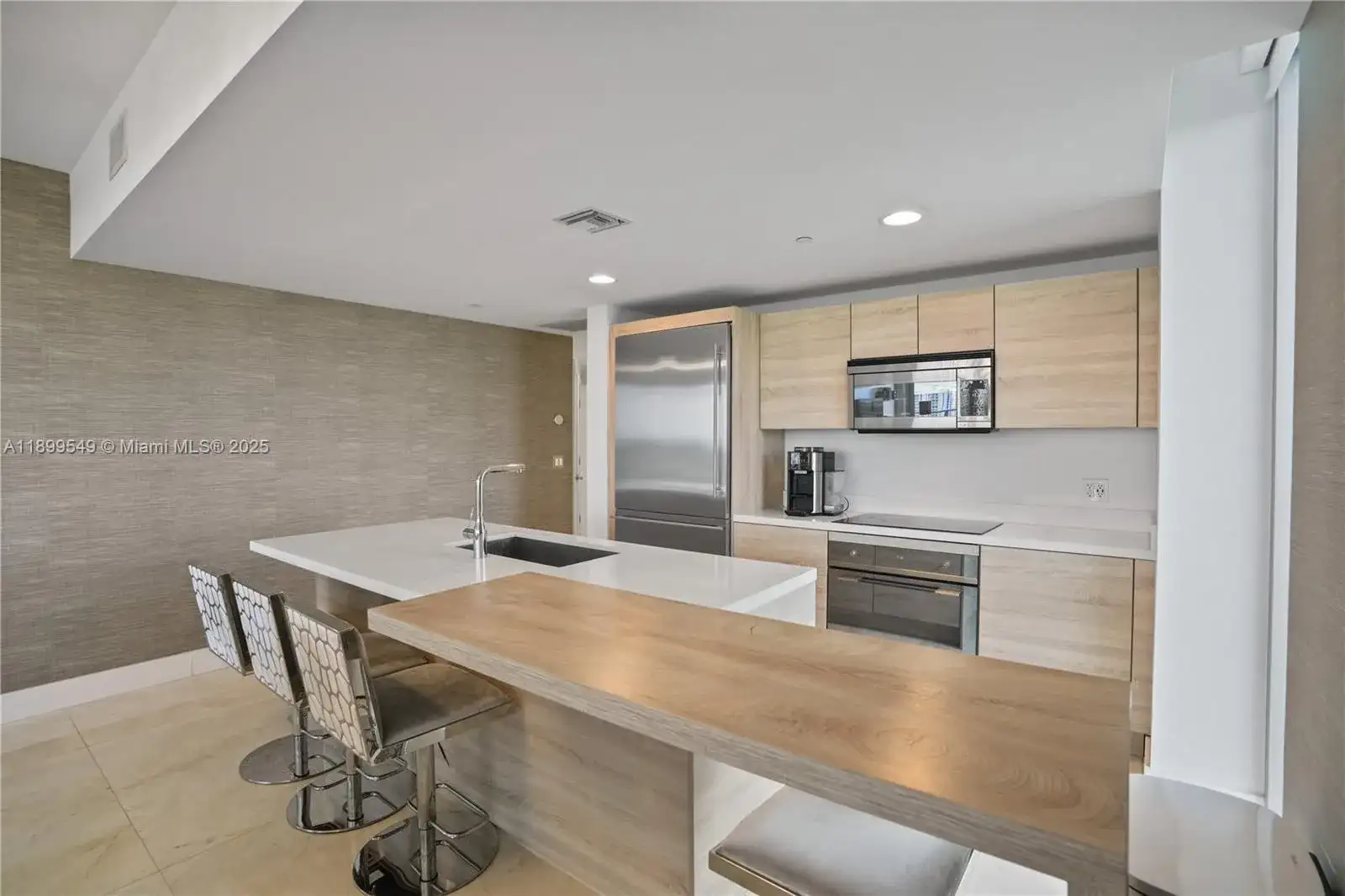 16385 Biscayne Blvd, North Miami Beach FL 33160 photo 3