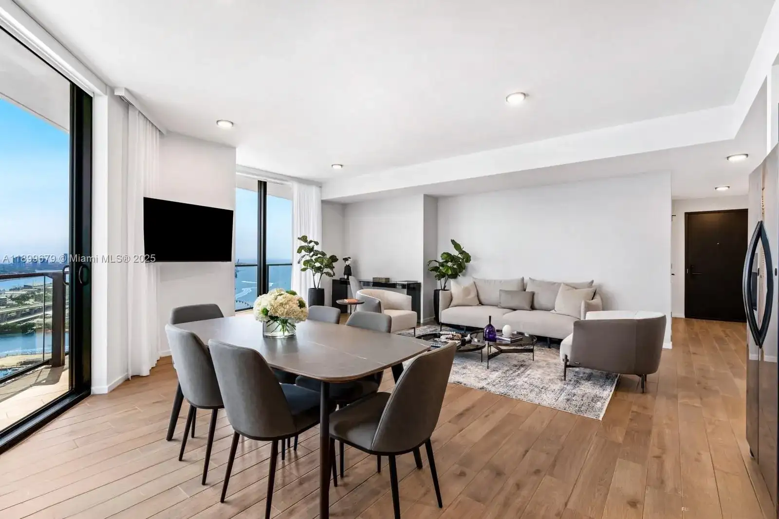 398 NE 5th St # 4409, Miami FL 33132 photo 3