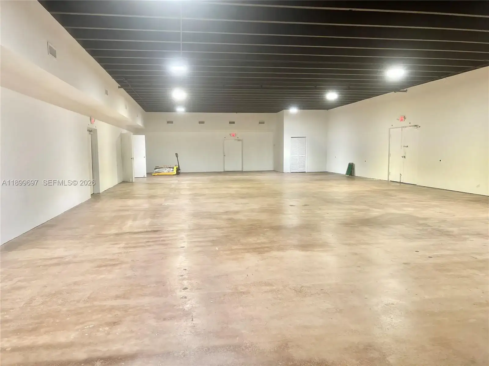 4301 NW 72nd Ave, Miami FL 33166 photo 2