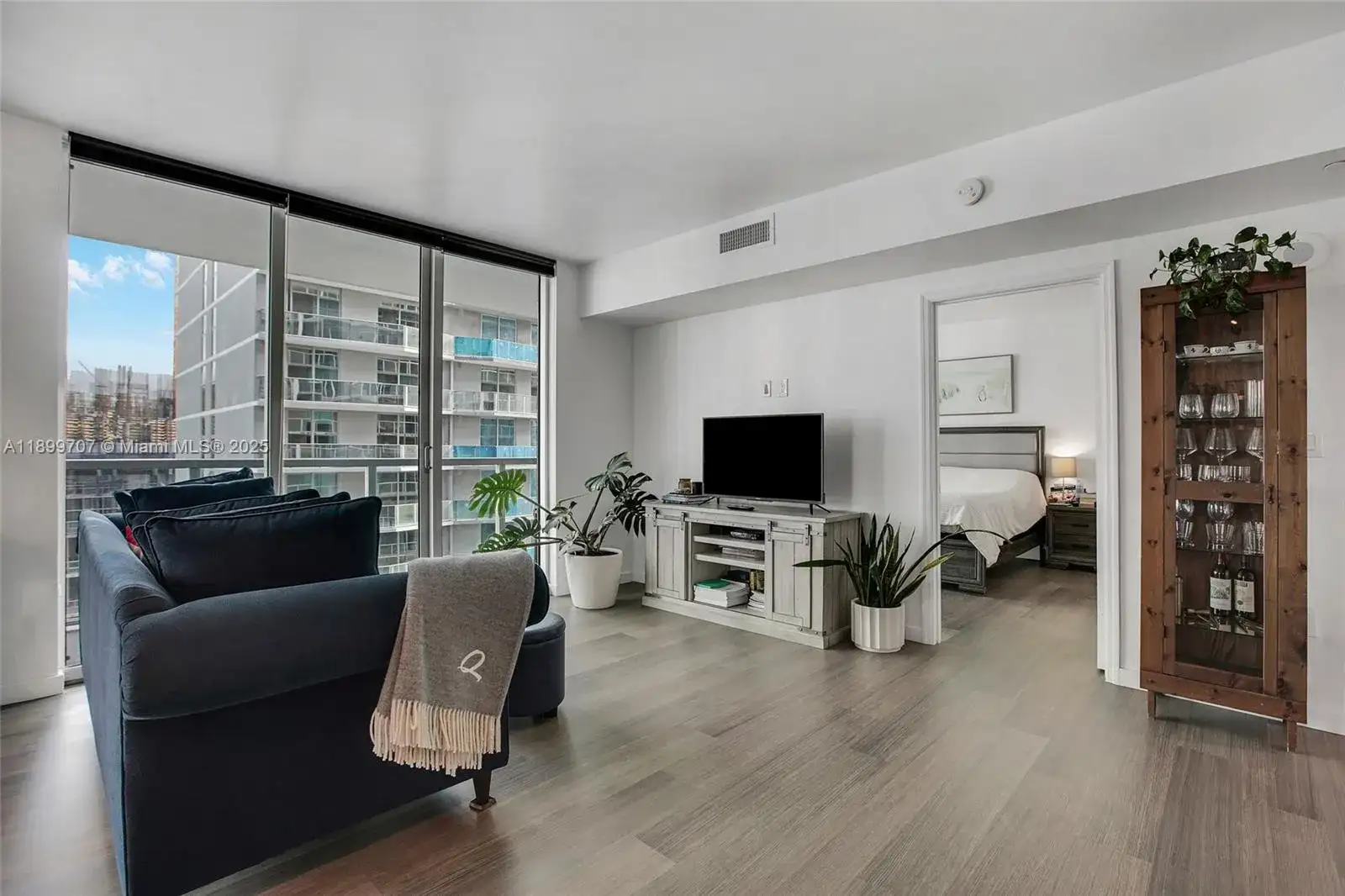 55 SE 6th St # 3701, Miami FL 33131 photo 4