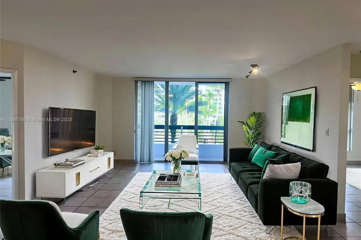 3600 Mystic Pointe Dr # 511, Aventura FL 33180