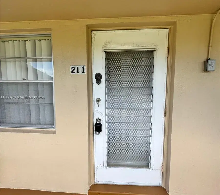211 Coventry I # 211, West Palm Beach FL 33417
