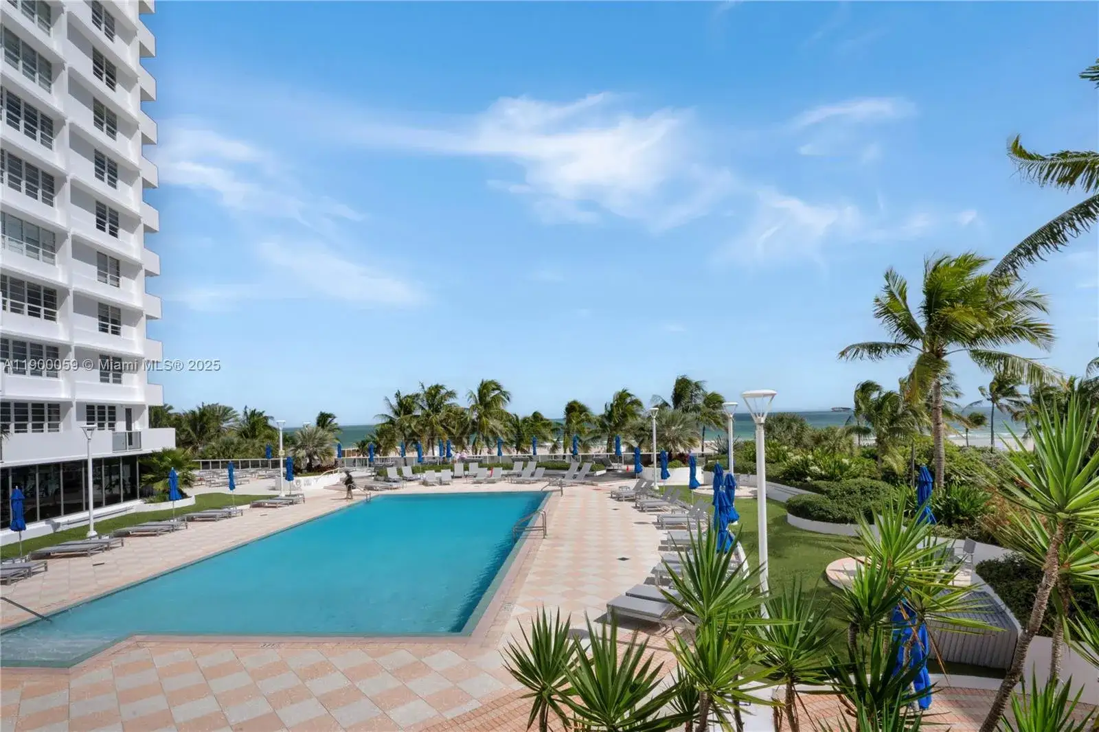 1 bath Residential for sale at 100 Lincoln Rd # 607, Miami Beach FL 33139