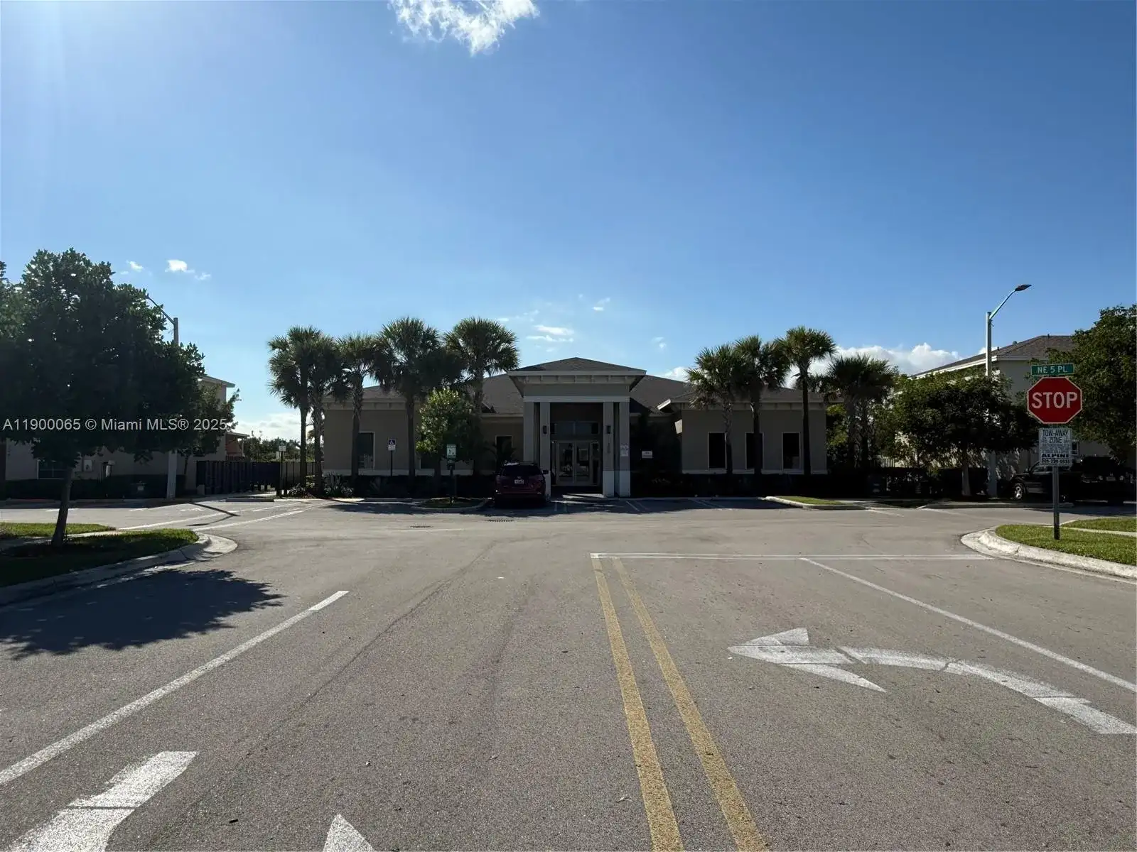 484 NE 5th St, Florida City FL 33034 photo 2