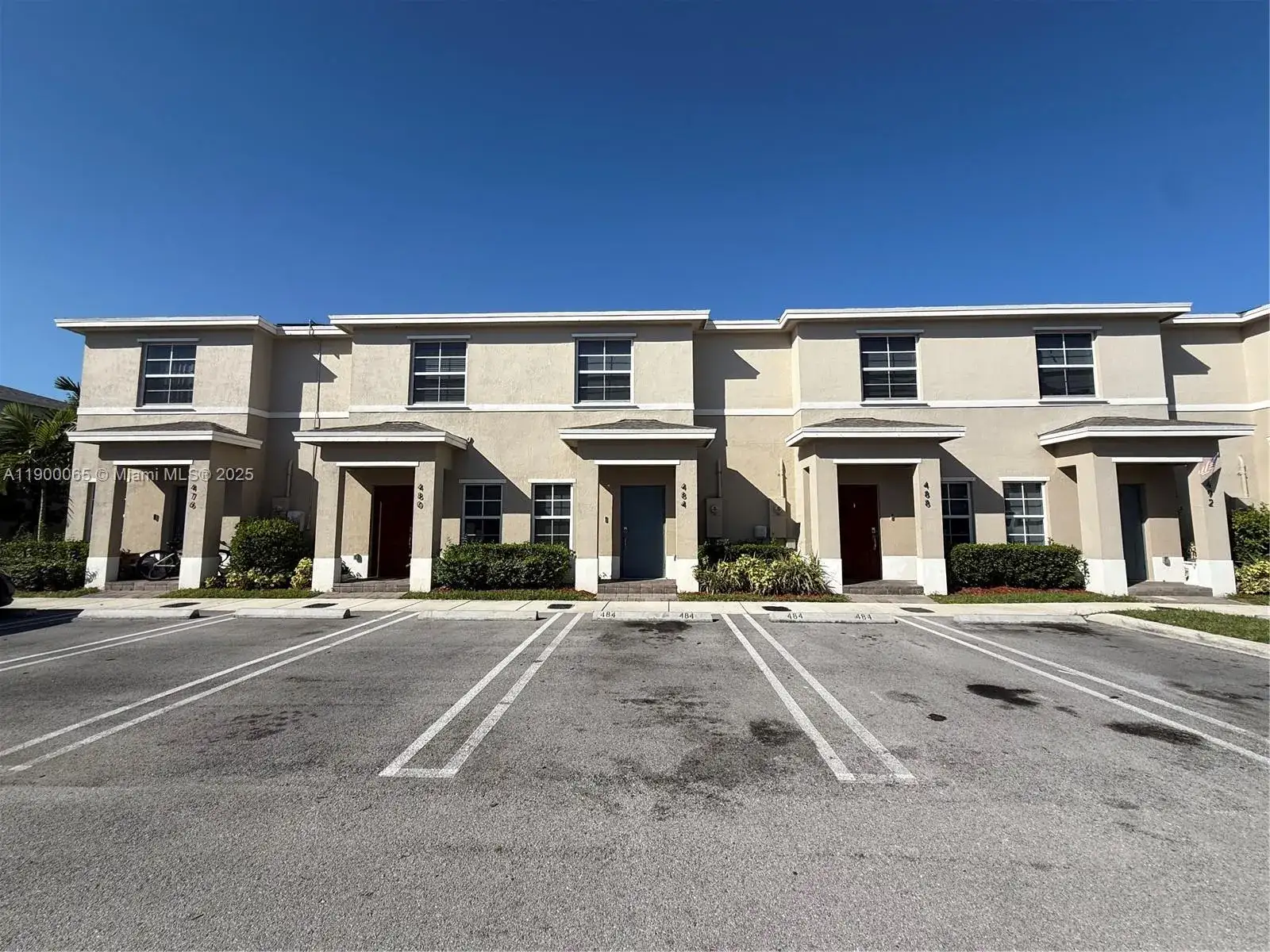 484 NE 5th St, Florida City FL 33034 photo 4