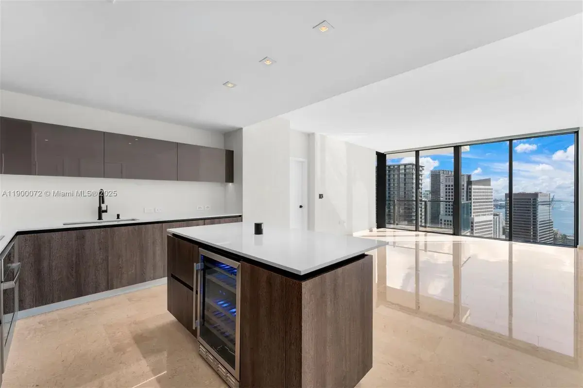 88 SW 7th St # 3907, Miami FL 33130