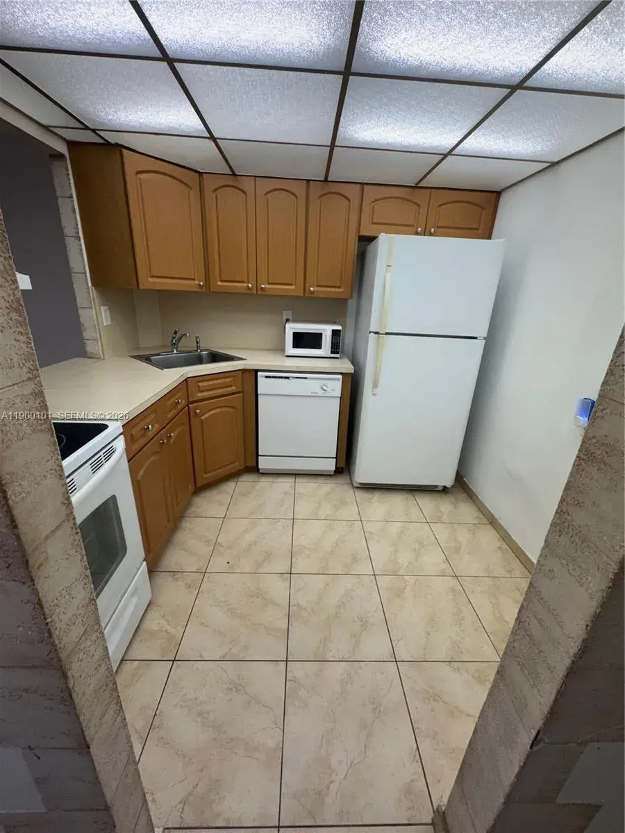 851 Three Islands Blvd # 117, Hallandale Beach FL 33009