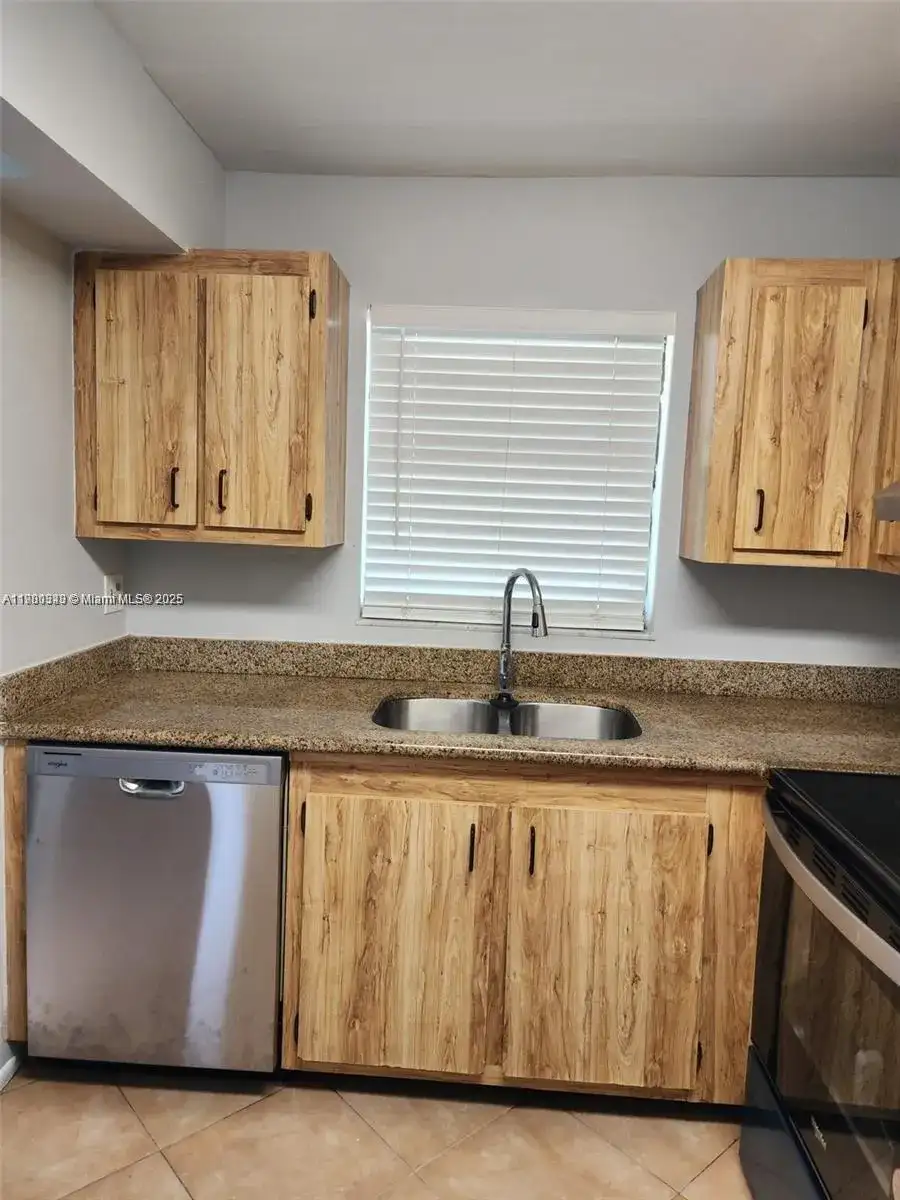 6061 Shakerwood Cir # 208, Tamarac FL 33319 photo 2