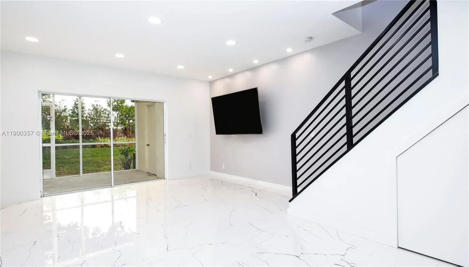 16697 Hemingway Dr, Weston FL 33326