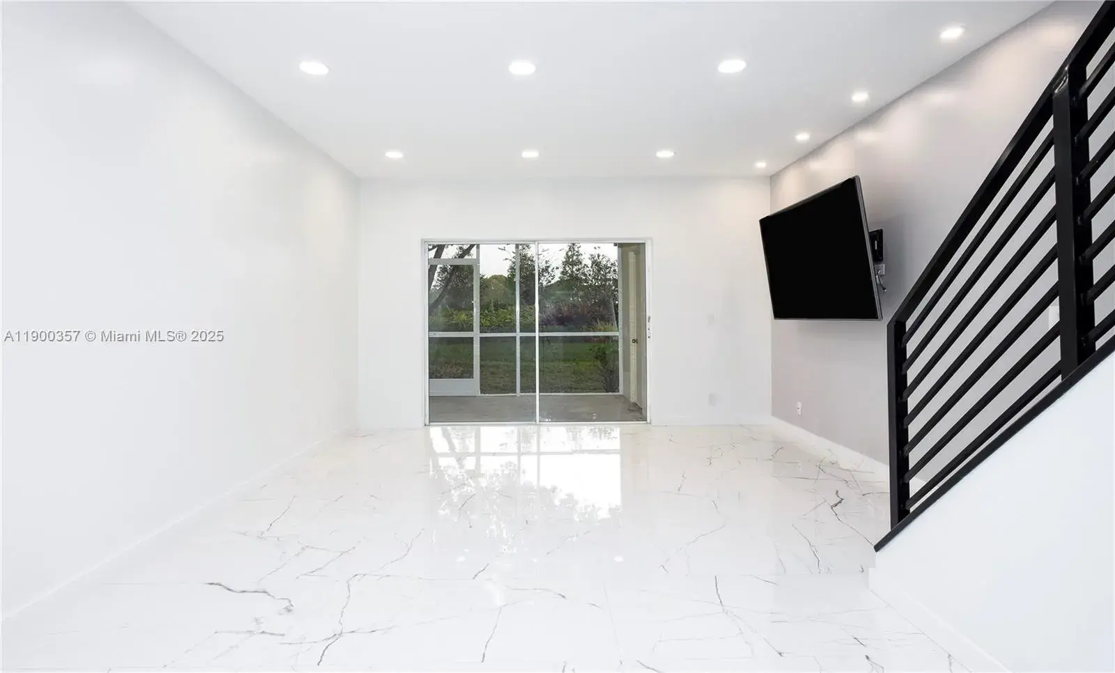 16697 Hemingway Dr, Weston FL 33326