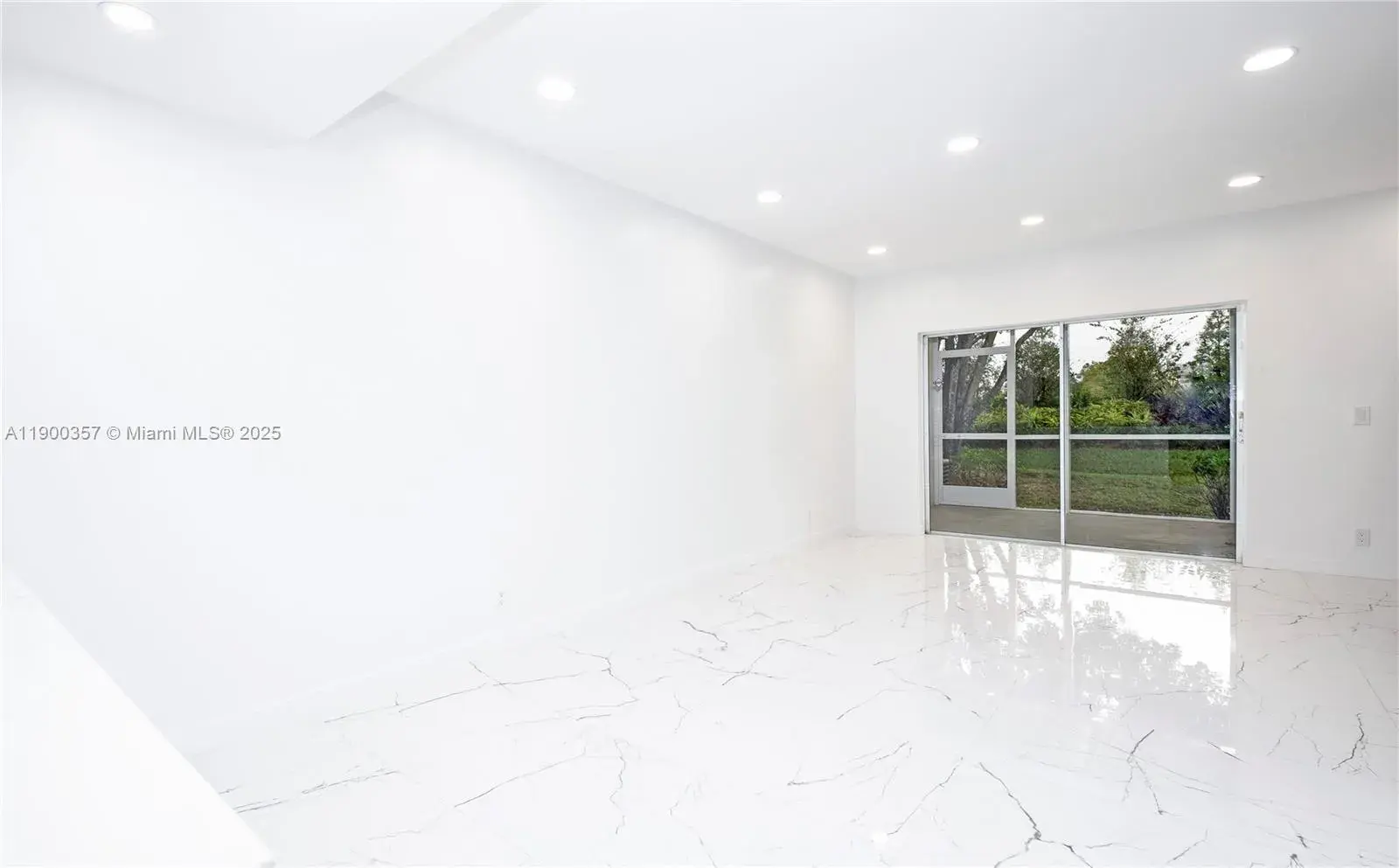 16697 Hemingway Dr, Weston FL 33326