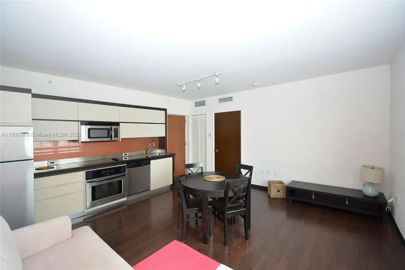 1 bedroom 1 bath Residential for sale at 435 21st St # 205, Miami Beach FL 33139