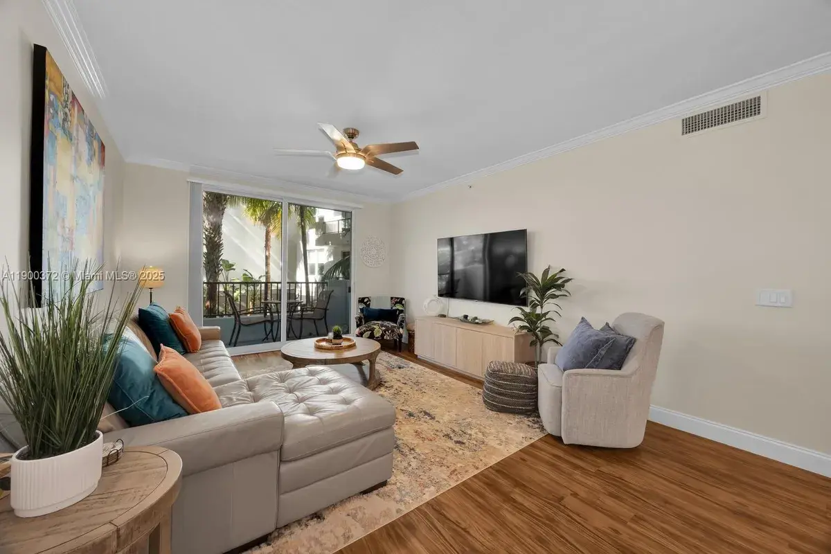 2421 NE 65th St # 211, Fort Lauderdale FL 33308