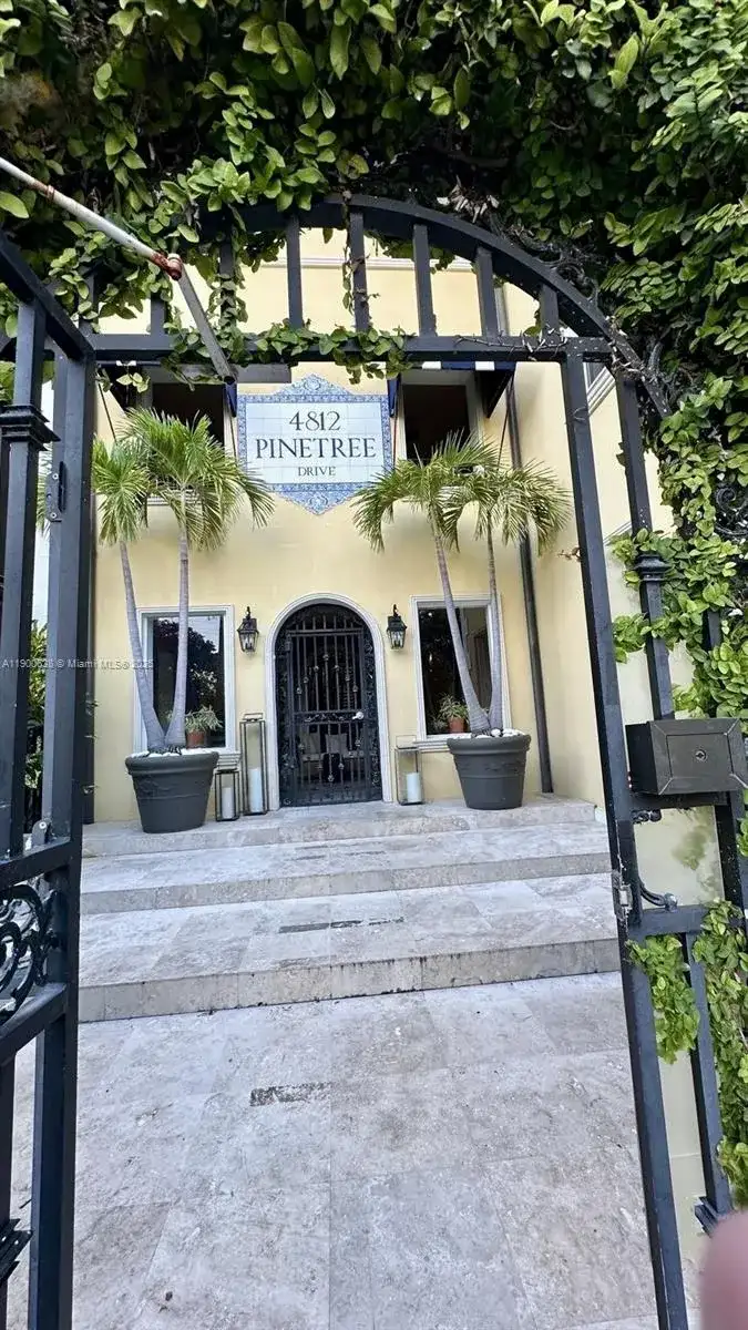 4812 Pine Tree Dr # 204, Miami Beach FL 33140 photo 2