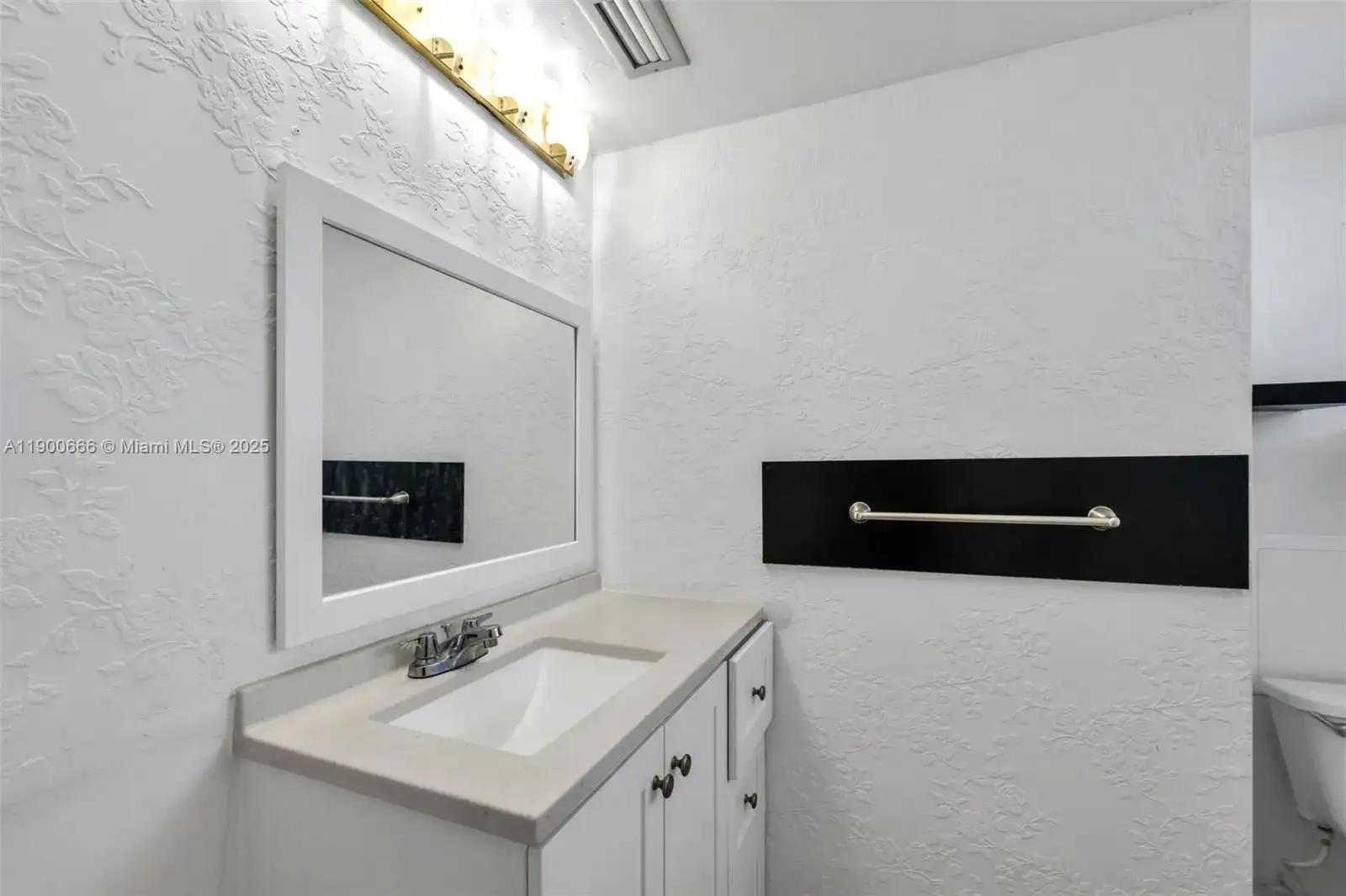 1770 NE 191st St # 1, Miami FL 33179 photo 5