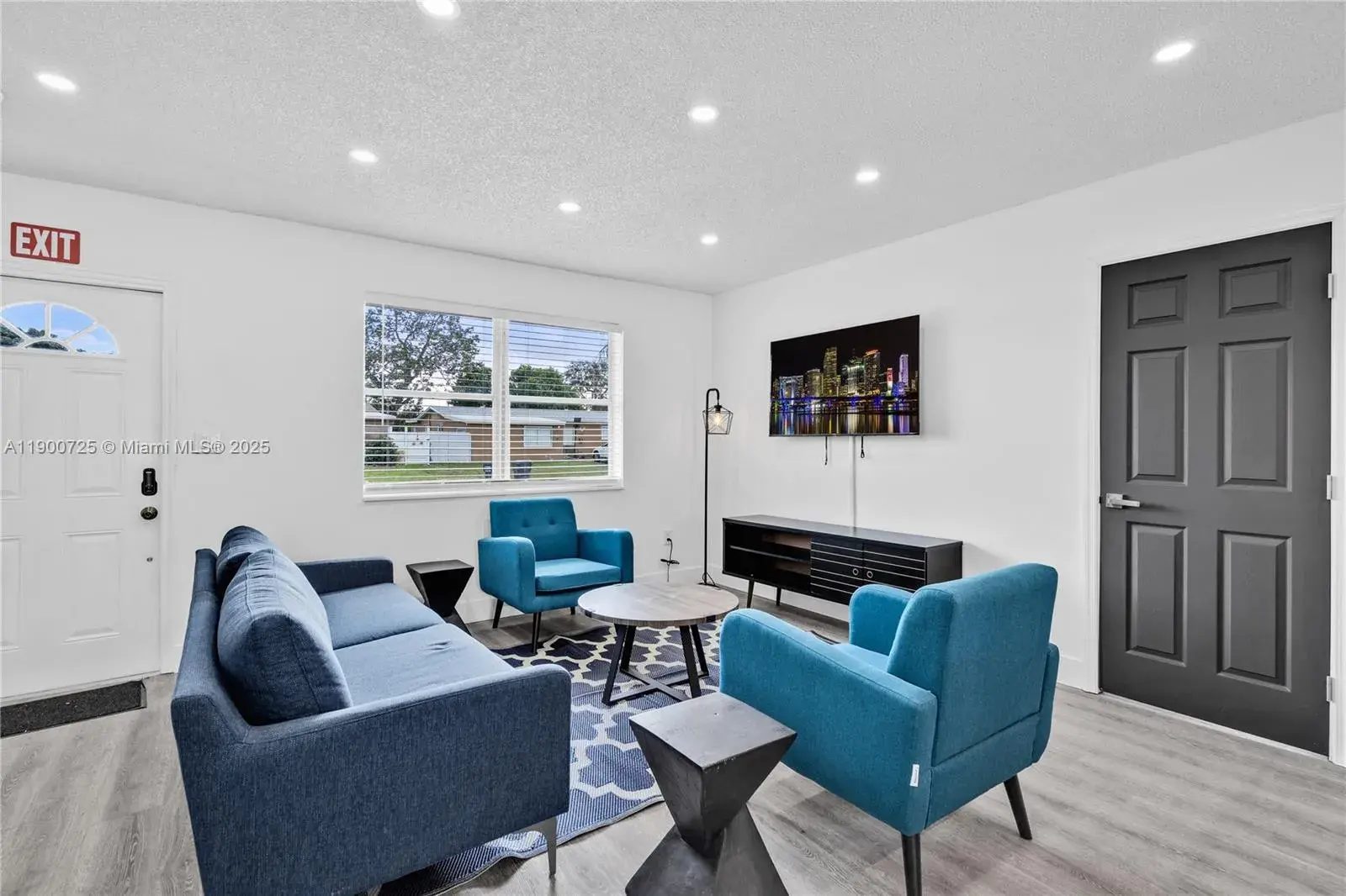 7471 Hope St, Hollywood FL 33024