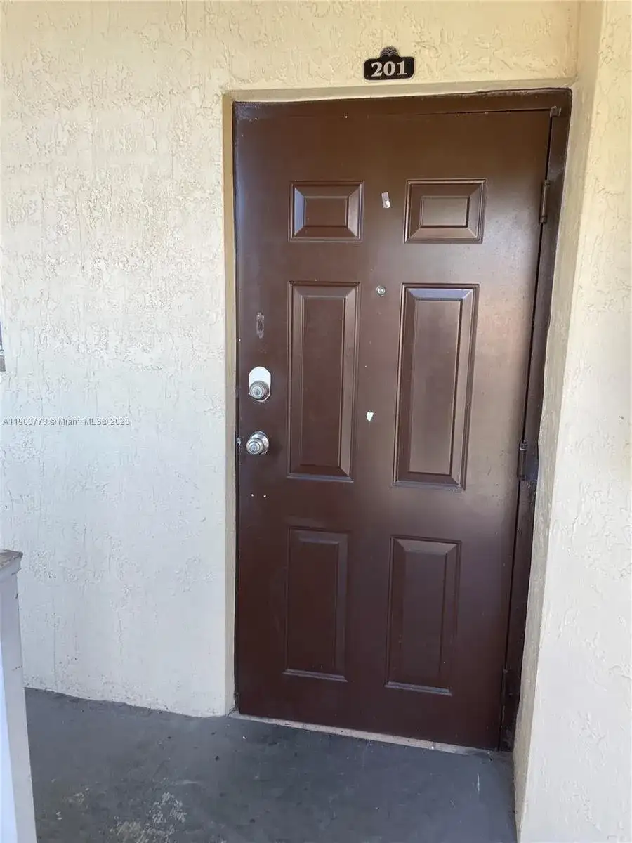 2835 SE 16th Ave # 201, Homestead FL 33035 photo 2
