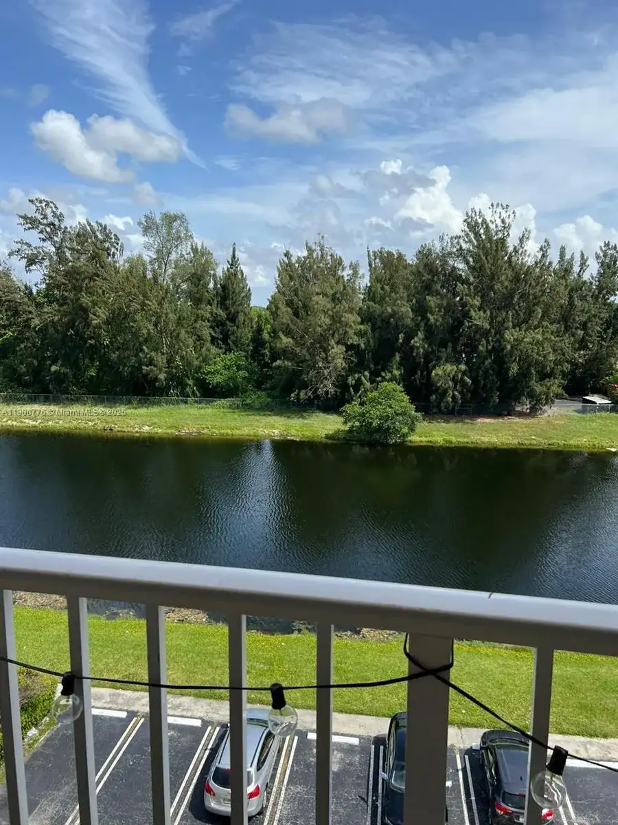 16465 NE 22nd Ave # 617, North Miami Beach FL 33160 photo 3