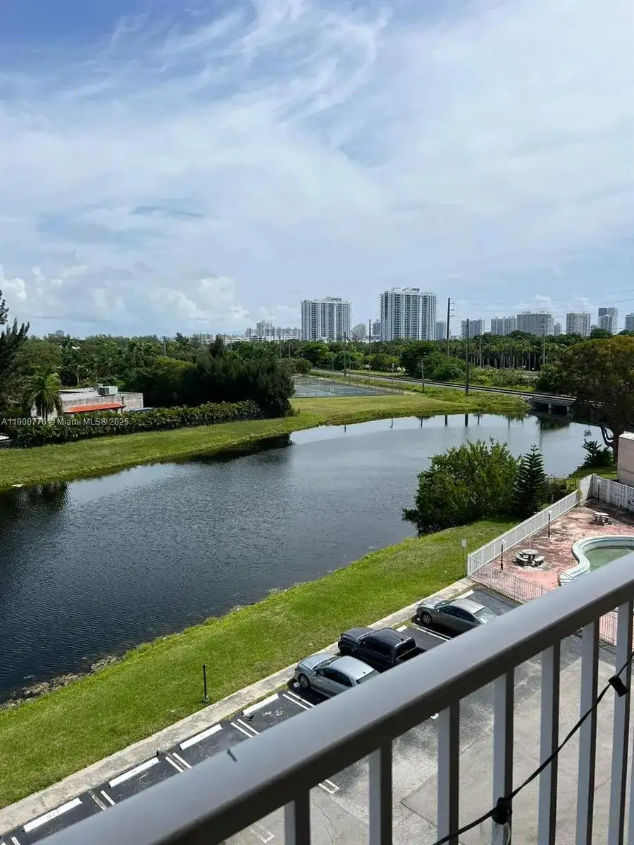 16465 NE 22nd Ave # 617, North Miami Beach FL 33160 photo 4