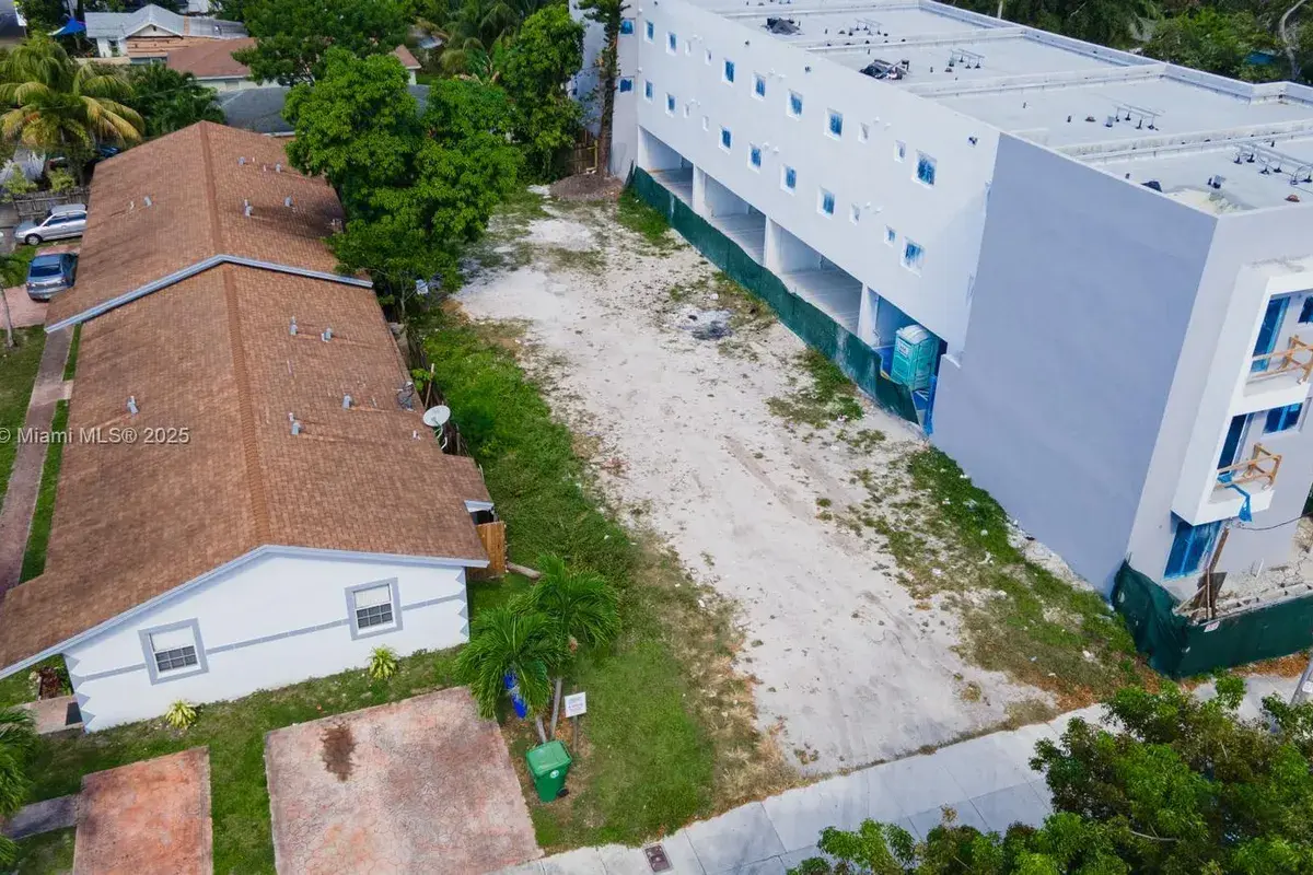 155 NW 59th St, Miami FL 33127