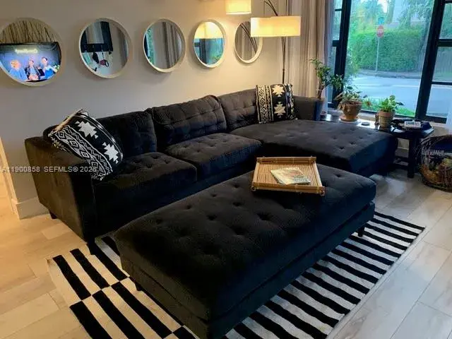 2 NE 44 ST, Miami FL 33137