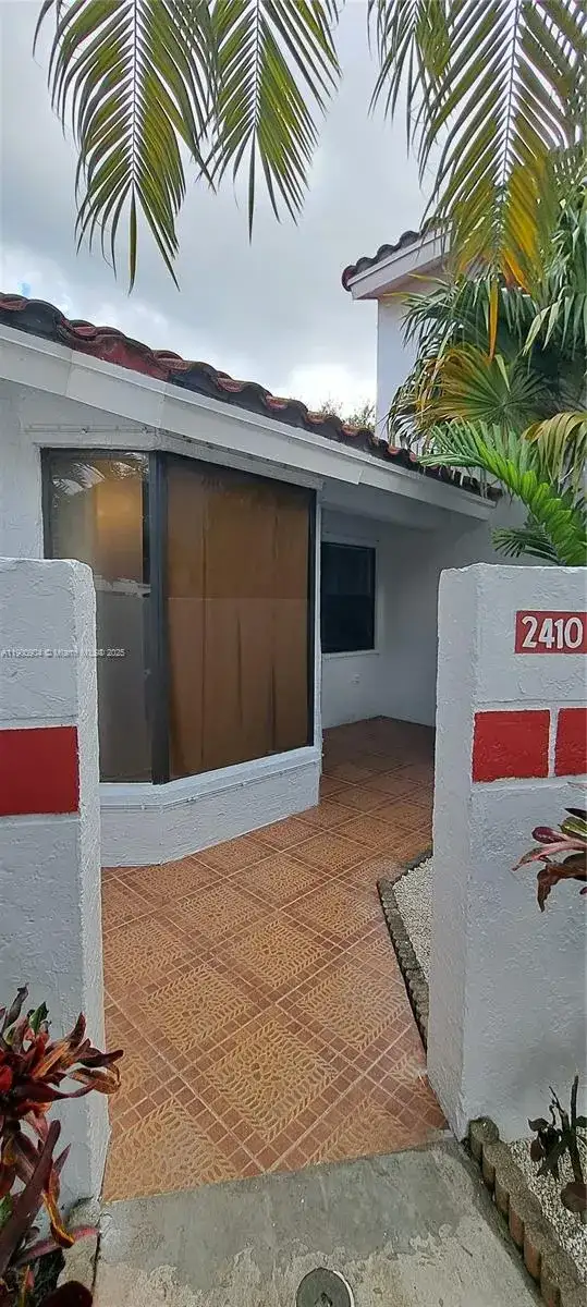 2410 San Remo Cir, Homestead FL 33035 photo 3
