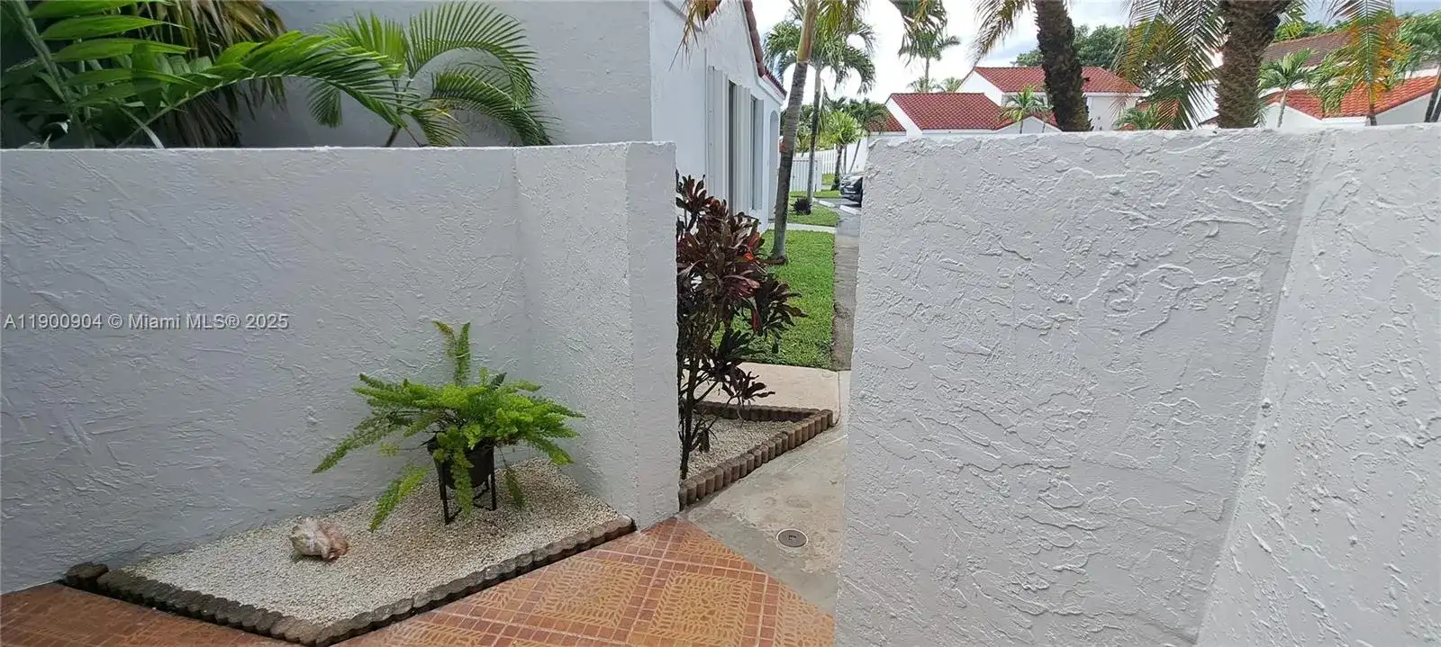 2410 San Remo Cir, Homestead FL 33035 photo 4