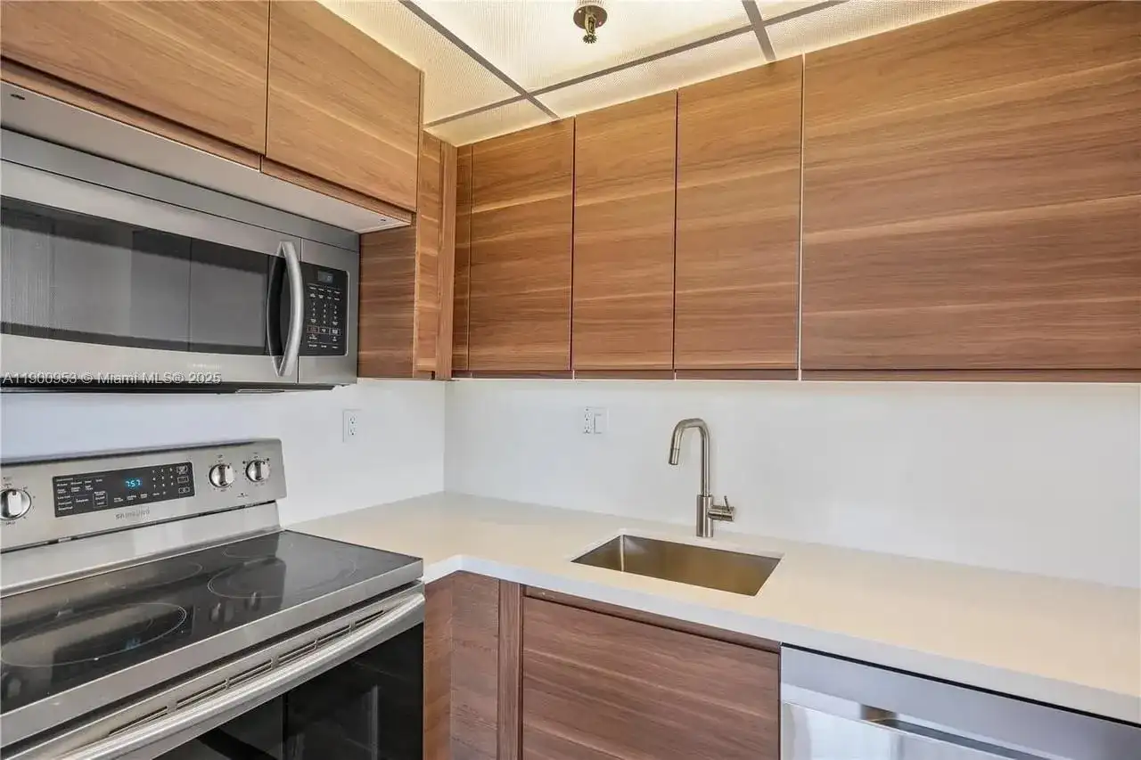 17890 W Dixie Hwy # 606, North Miami Beach FL 33160 photo 2