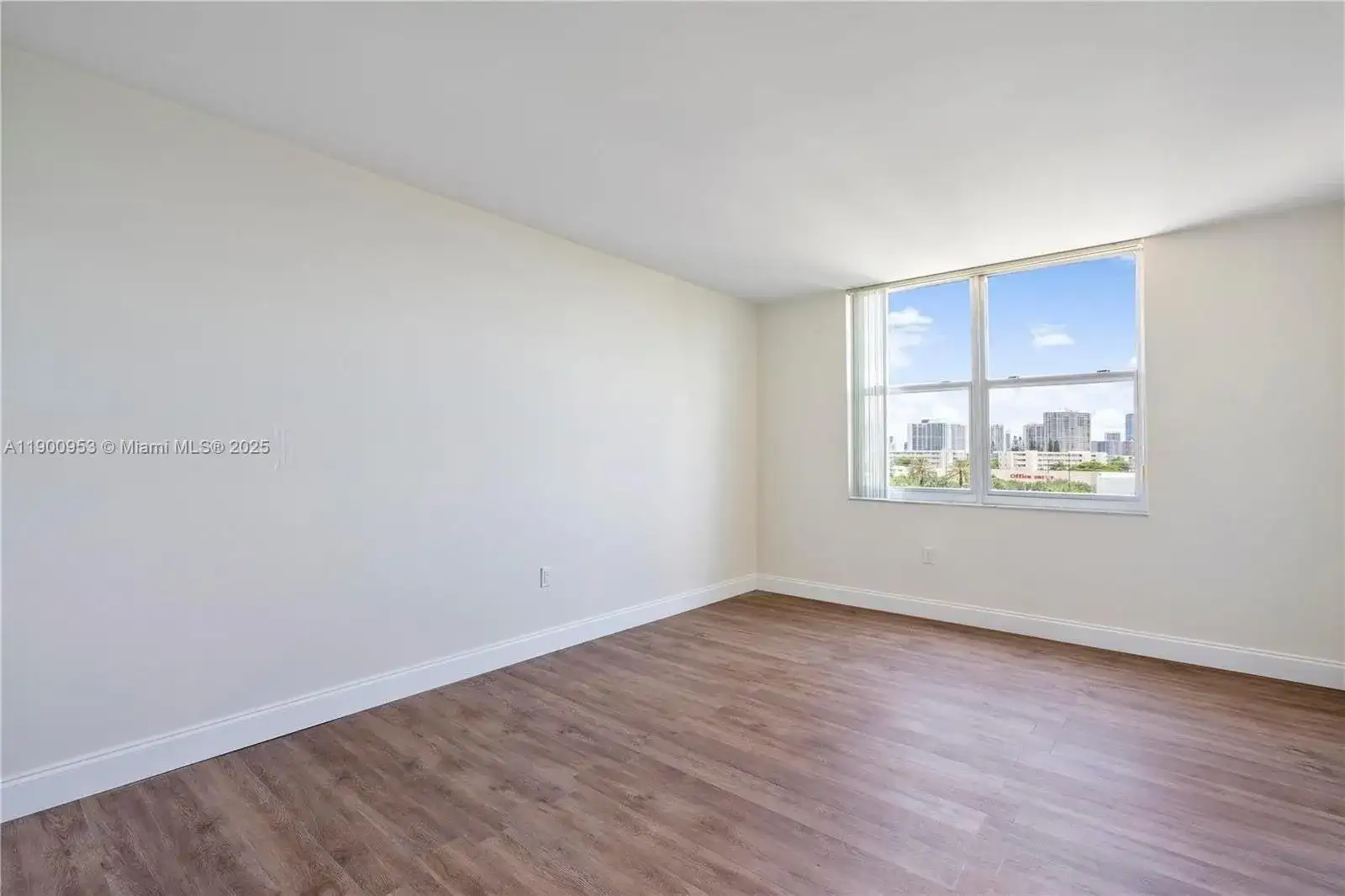 17890 W Dixie Hwy # 606, North Miami Beach FL 33160 photo 5