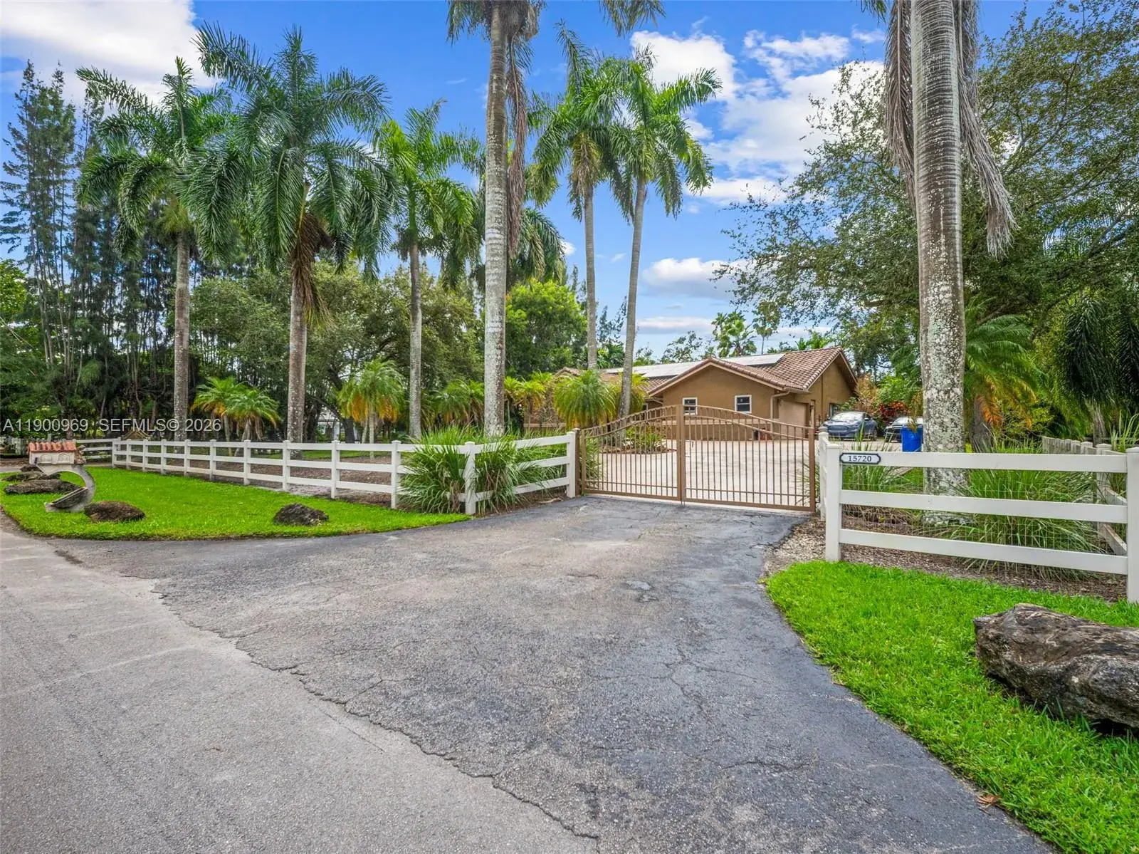 15720 SW 56th St, Southwest Ranches FL 33331