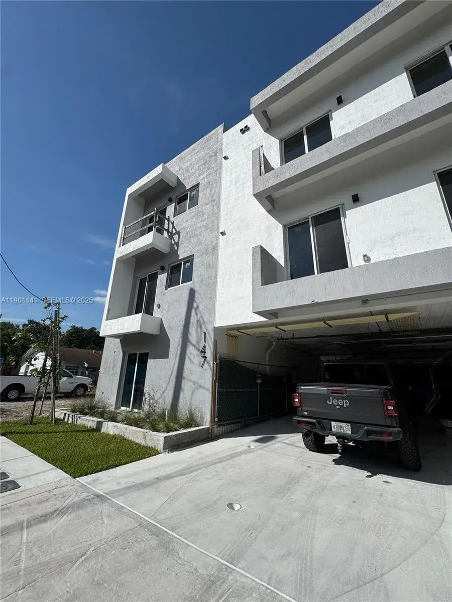 147 NW 59th St # 302, Miami FL 33127