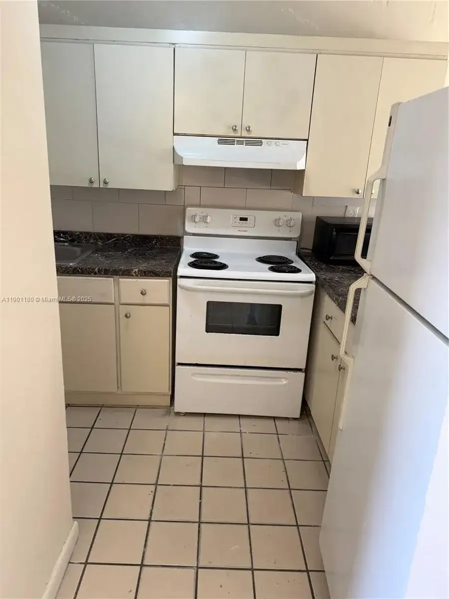 1001 NW 45 # 114, Miami FL 33126 photo 5
