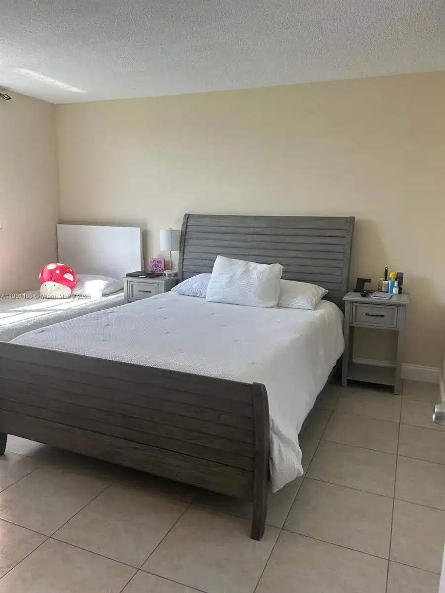 1700 NE 191st St # 304, Miami FL 33179 photo 3
