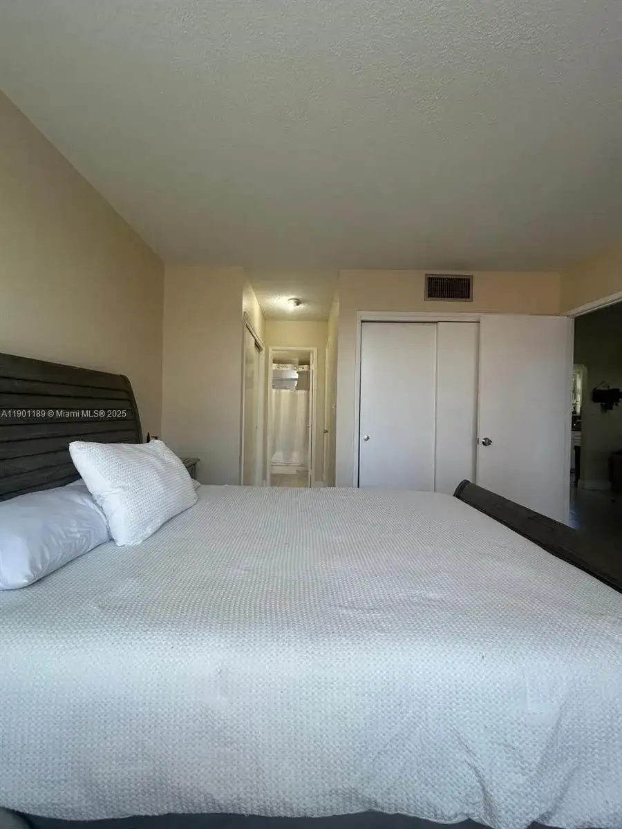 1700 NE 191st St # 304, Miami FL 33179 photo 5