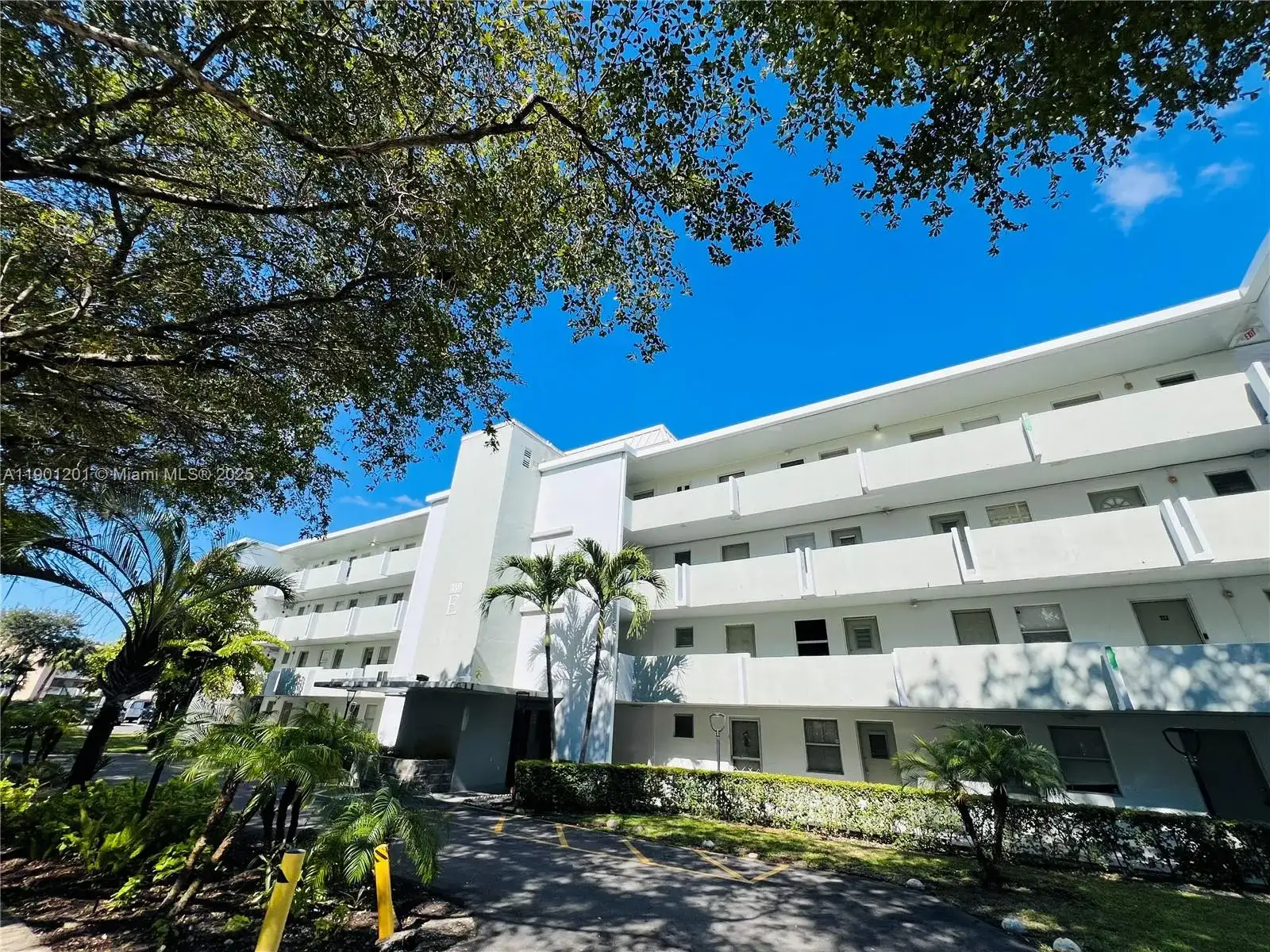 1351 NE 191st St # E211, Miami FL 33179 photo 2