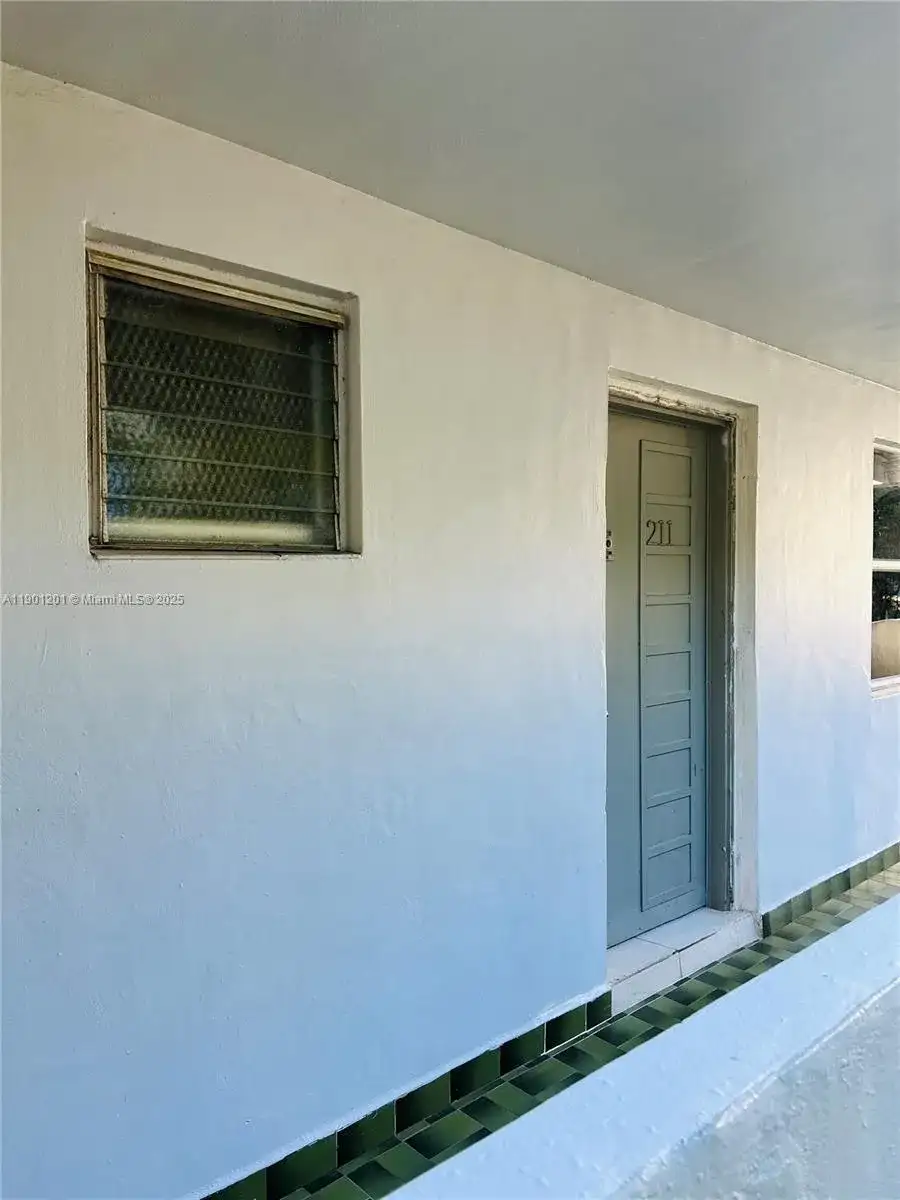 1351 NE 191st St # E211, Miami FL 33179 photo 3