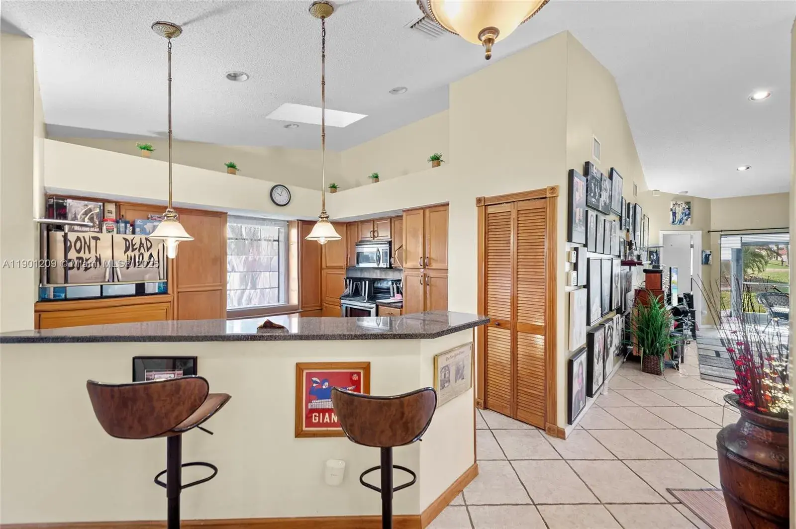 8220 Waterford Ln, Tamarac FL 33321