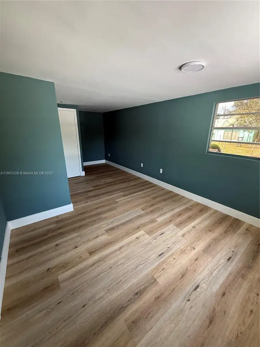2409 SE 2nd Ave SE, Vero Beach FL 32962 photo 4