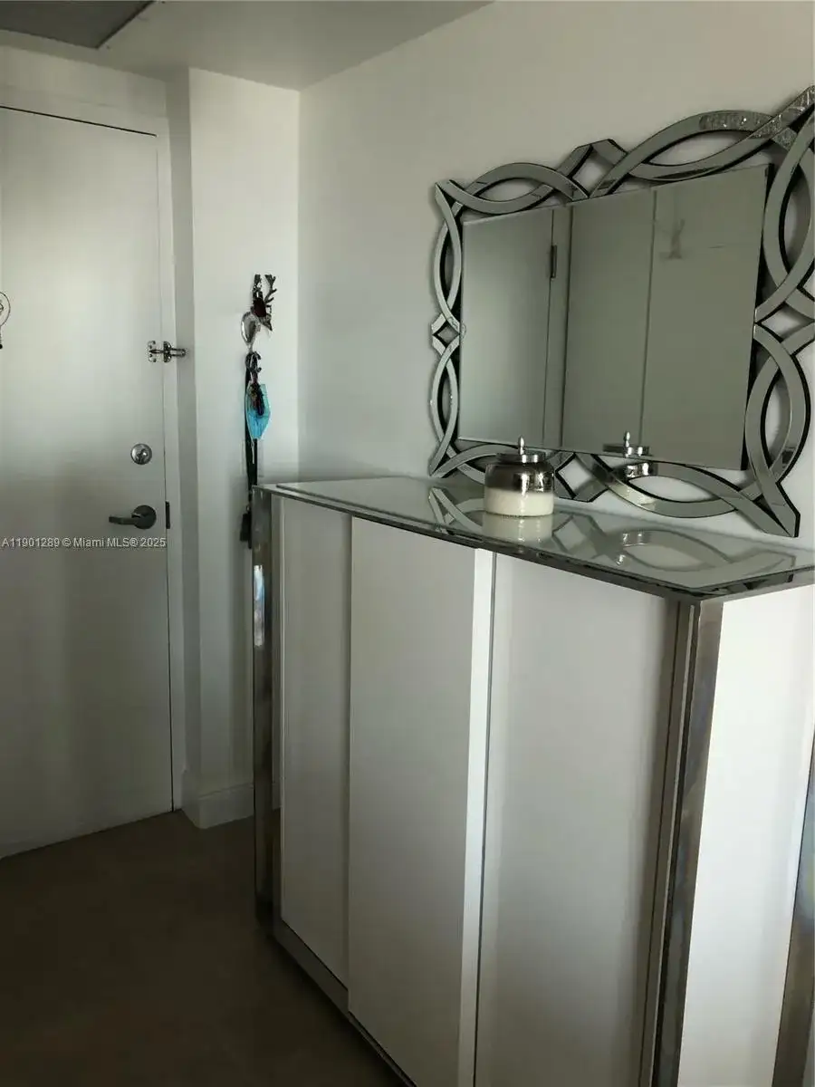 350 S Miami Ave # 1511, Miami FL 33130 photo 2