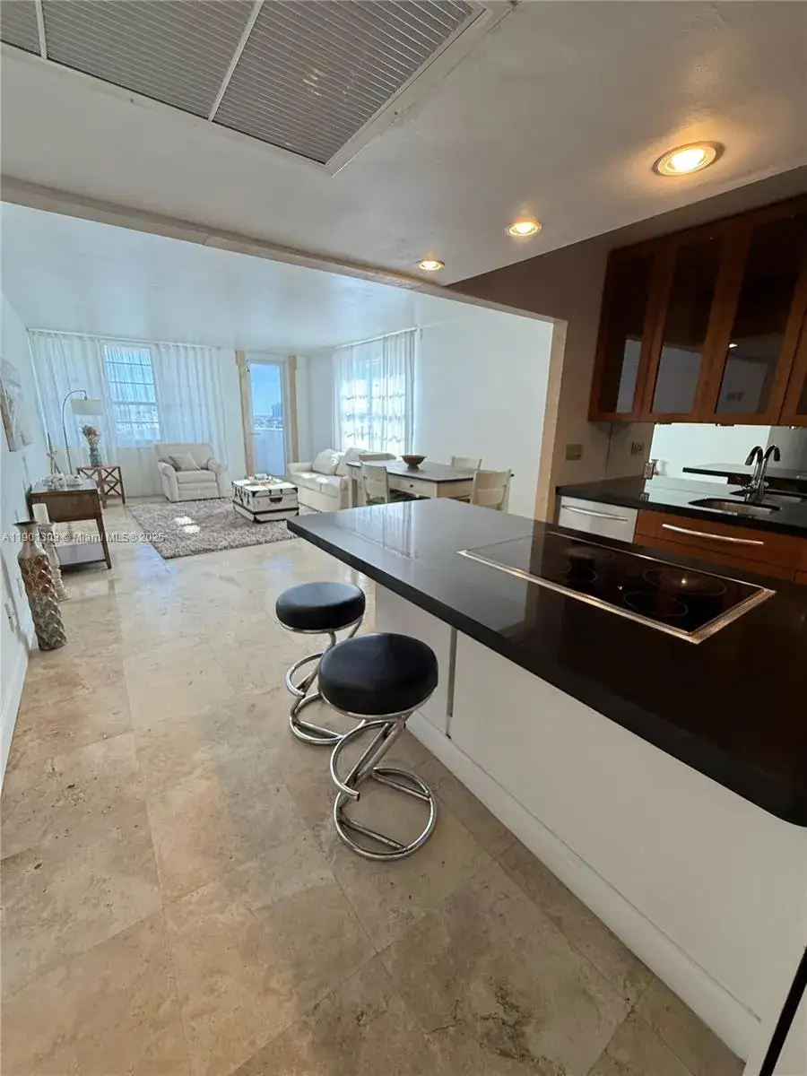 2 bedroom 2 bath Residential for sale at 100 Lincoln Rd # 1111, Miami Beach FL 33139
