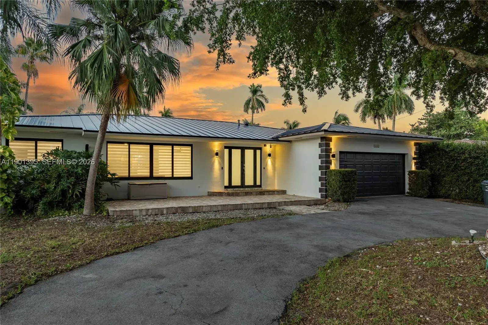 1141 N Northlake Dr, Hollywood FL 33019