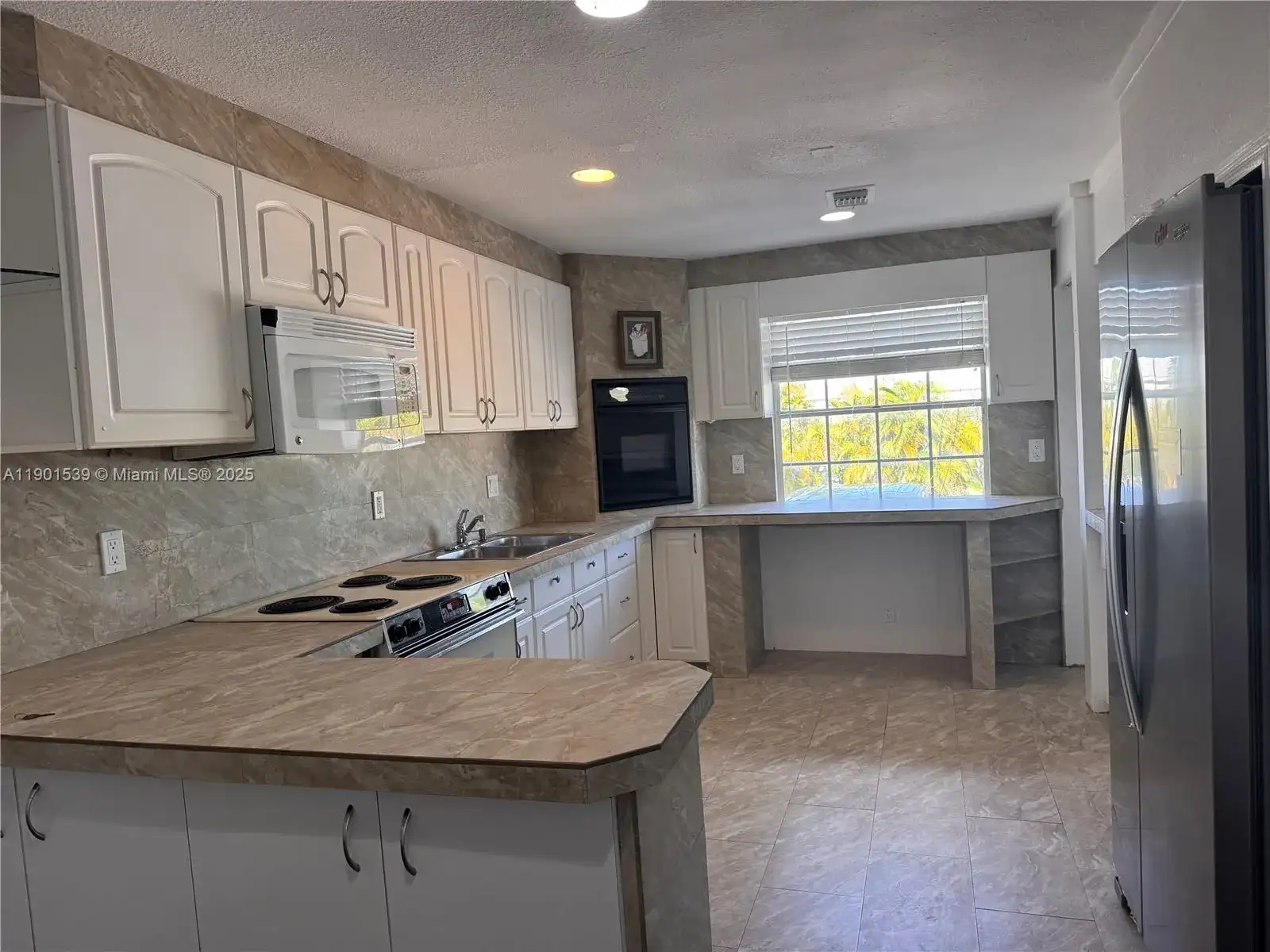 969 Plantation Rd, Key Largo FL 33037 photo 2