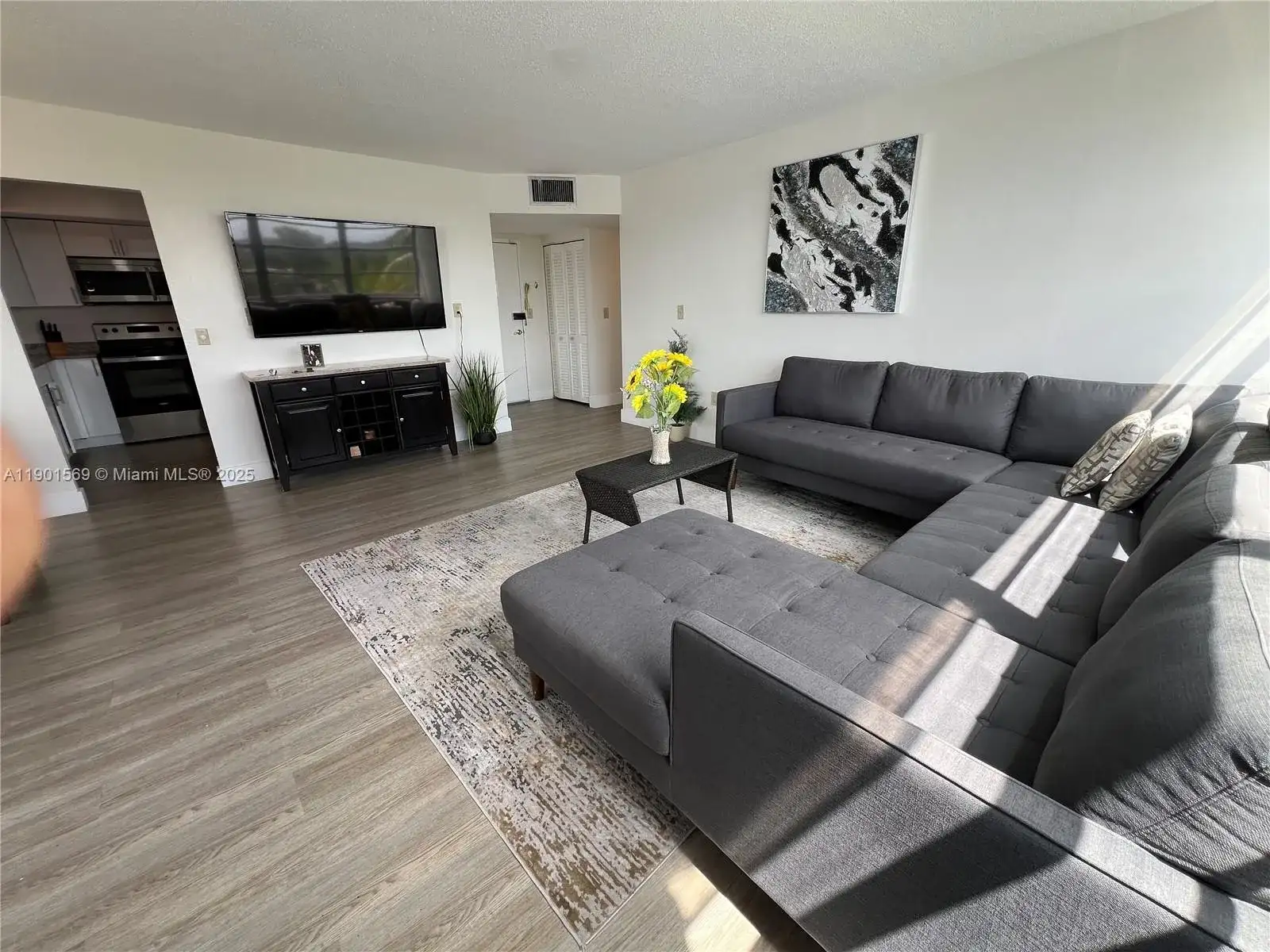 1301 NE Miami Gardens Dr # 405W, Miami FL 33179 photo 4