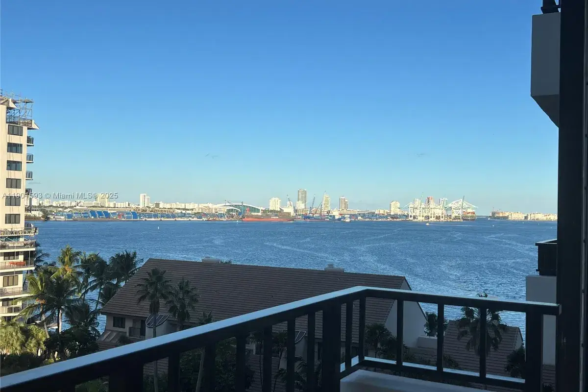 520 Brickell Key Dr # A900, Miami FL 33131