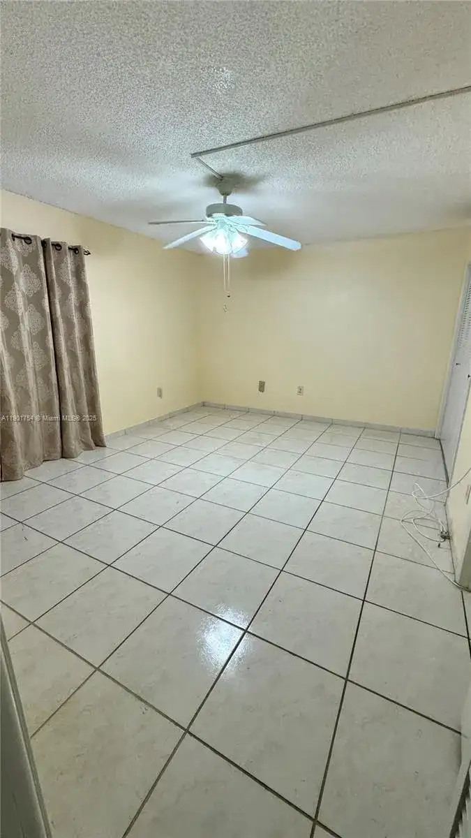 160 NE 203rd Ter # E20, Miami Gardens FL 33179 photo 3
